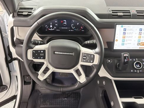 Used 2025 Land Rover Defender 90 X-Dynamic SE AWD/4WD image 16