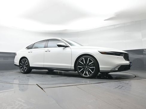 Used 2024 Honda Accord Touring image 31