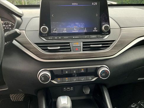 Used 2024 Nissan Altima 2.5 SV FWD image 14