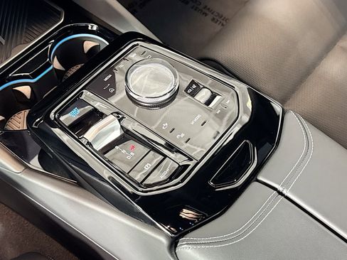 Used 2025 BMW i5 M60 w/ Premium Package image 16