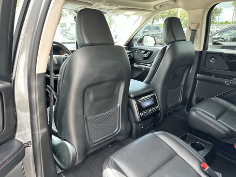 Used 2023 Lincoln Aviator Reserve AWD/4WD image 17
