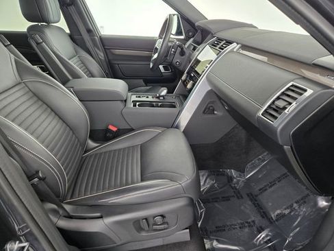 Certified 2023 Land Rover Discovery Metropolitan Edition AWD/4WD image 3