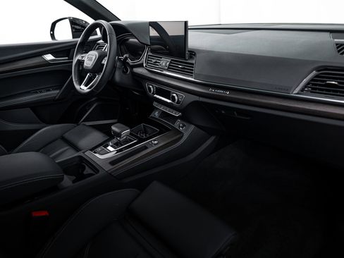 Certified 2025 Audi Q5 2.0T Premium Plus w/ Premium Plus Package image 8