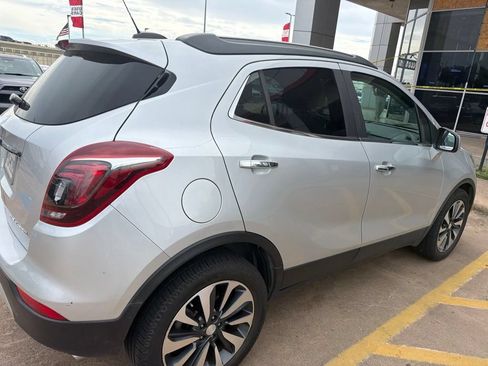 Used 2022 Buick Encore Preferred FWD image 3