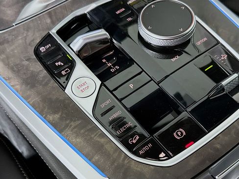 New 2026 BMW X5 xDrive50e w/ Premium Package image 17