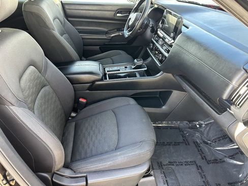 Used 2022 Nissan Pathfinder SV image 9