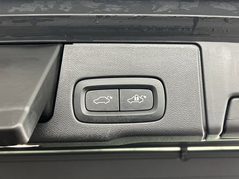 Used 2018 Volvo XC60 T6 Inscription w/ Luxury Seat Package image 38