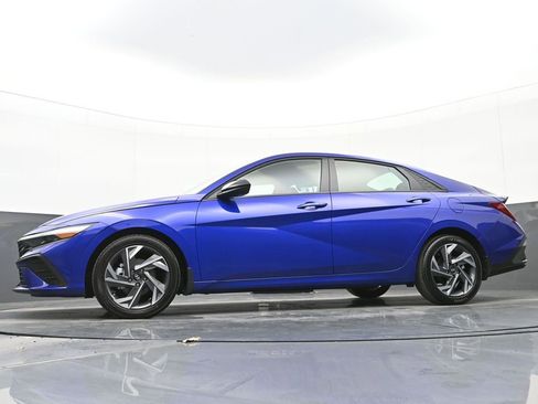 Certified 2025 Hyundai Elantra Sport image 57