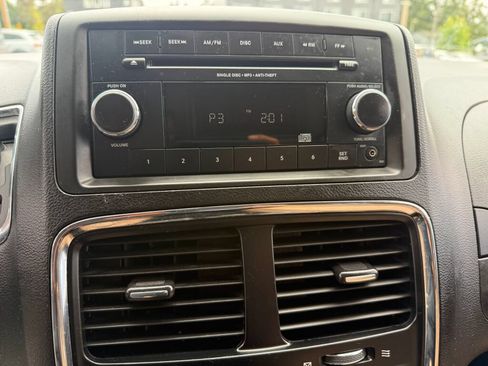 Used 2013 Dodge Grand Caravan American Value Package FWD image 14