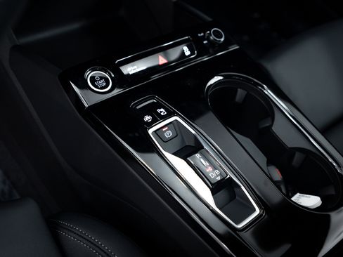 New 2025 Audi Q6 e-tron Premium Plus image 10