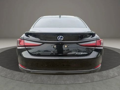 Used 2020 Lexus ES 300h w/ Accessory Package FWD image 6