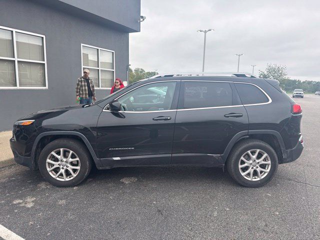 Used 2016 Jeep Cherokee Latitude w/ Comfort/Convenience Group AWD/4WD image 25