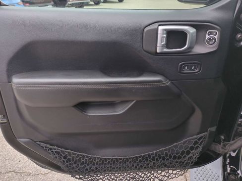 Used 2018 Jeep Wrangler Unlimited Sahara image 22