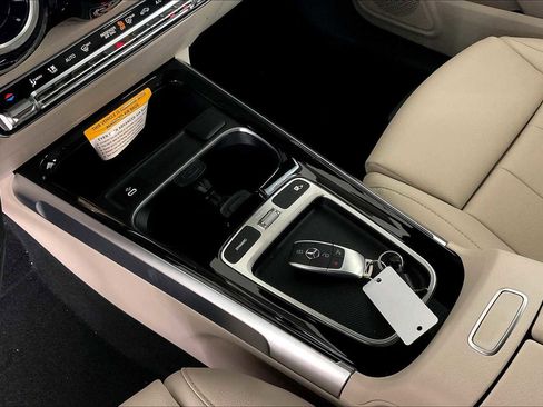 New 2025 Mercedes-Benz GLB 250 4MATIC image 11