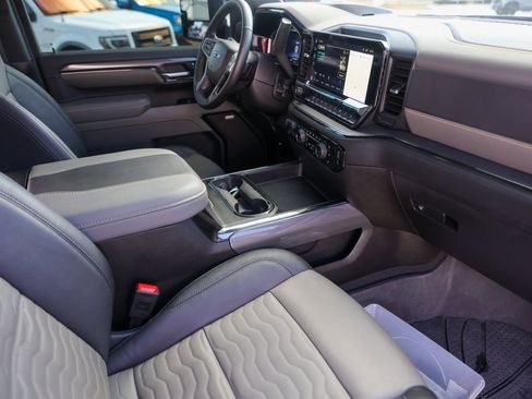 Used 2025 Chevrolet Silverado 2500 ZR2 w/ Technology Package image 33