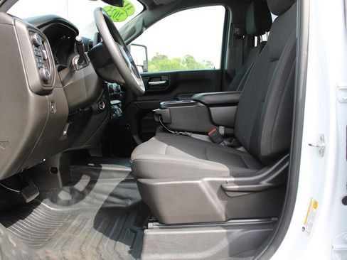 Used 2025 Chevrolet Silverado 2500 W/T w/ WT Convenience Package AWD/4WD image 18
