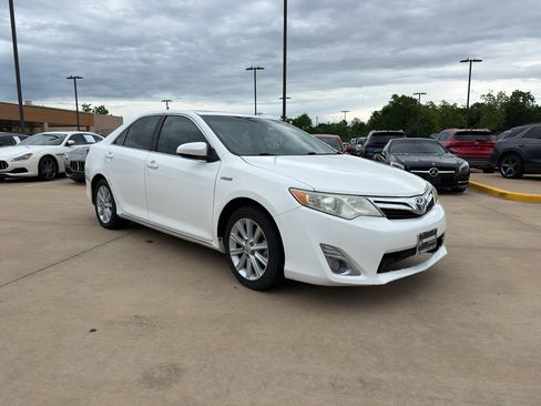 Used 2012 Toyota Camry XLE w/ Leather Pkg FWD image 3