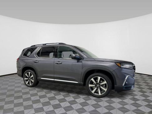 New 2025 Honda Pilot Touring image 6