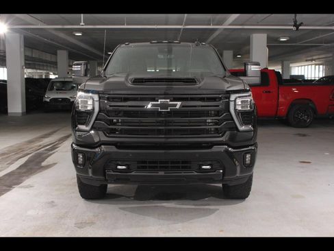 Used 2025 Chevrolet Silverado 2500 High Country w/ High Country Premium Package AWD/4WD image 8