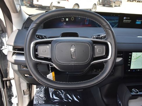 New 2025 Lincoln Navigator Reserve image 23