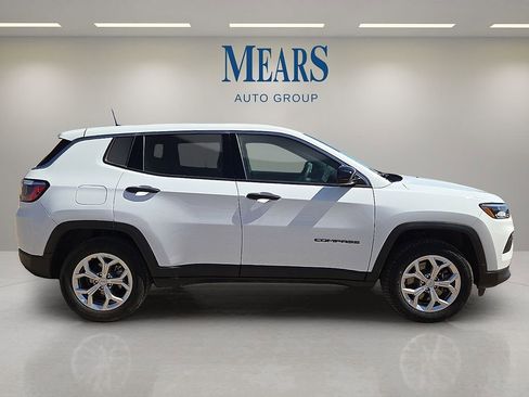 Used 2024 Jeep Compass Sport image 6