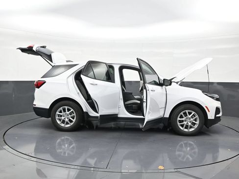 Used 2024 Chevrolet Equinox LS FWD image 29