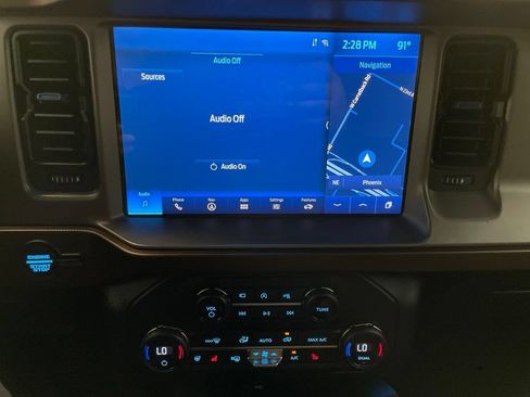 Used 2021 Ford Bronco Outer Banks AWD/4WD image 15