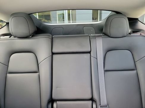 Used 2025 Tesla Model Y Long Range RWD image 30