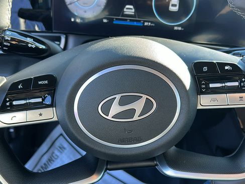 Used 2025 Hyundai Elantra SEL image 11