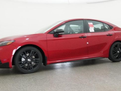 New 2026 Toyota Camry Hybrid FWD image 21