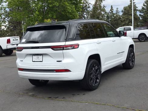 New 2026 Jeep Grand Cherokee Summit AWD/4WD image 8