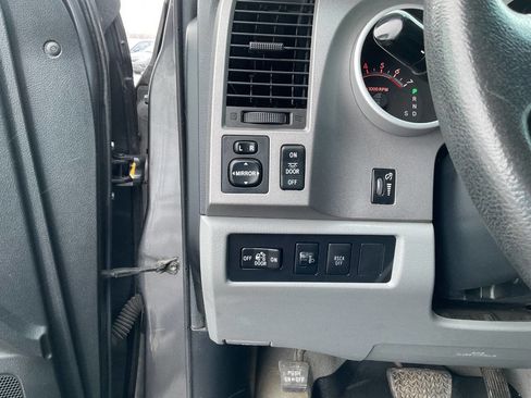 Used 2011 Toyota Tundra 4x4 CrewMax image 16