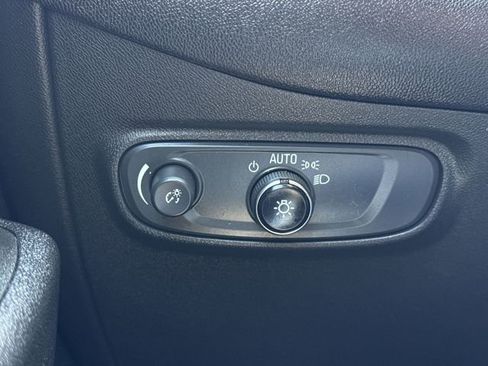Used 2022 Chevrolet Equinox LT FWD image 17
