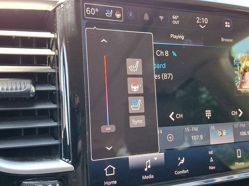Used 2023 Chrysler Pacifica Limited FWD image 27