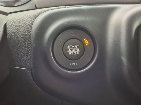 Used 2023 Jeep Gladiator Sport image 10