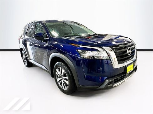 Used 2024 Nissan Pathfinder SL image 3