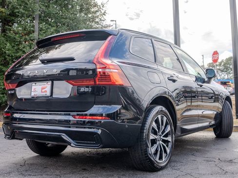 Used 2025 Volvo XC60 B5 Plus image 28