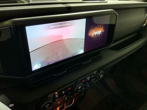 Used 2025 Jeep Gladiator Sport AWD/4WD image 20