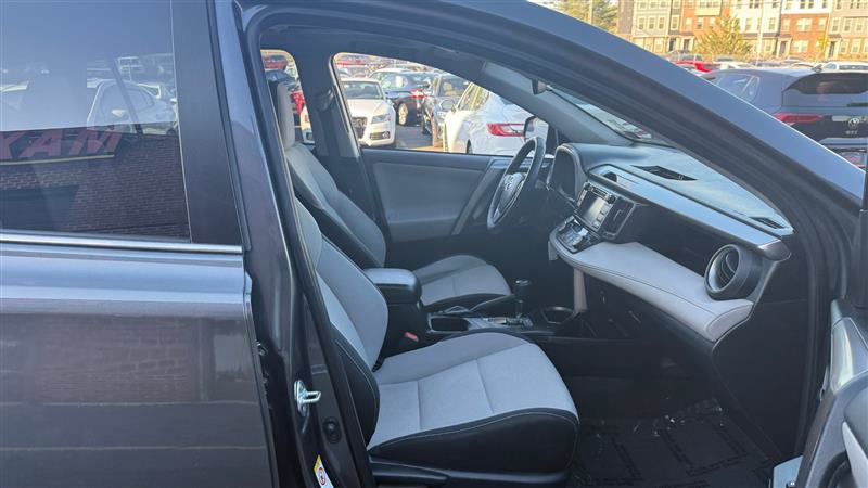 Used 2016 Toyota RAV4 XLE FWD image 10