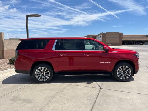 Used 2025 Chevrolet Suburban High Country w/ Sun And Tow Package AWD/4WD image 5