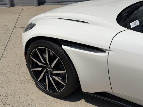 Used 2019 Aston Martin DB11 Coupe RWD image 9