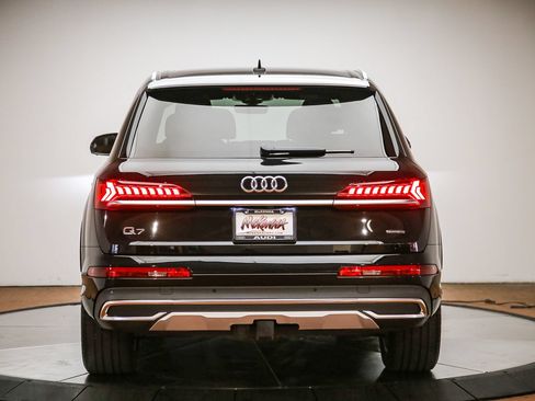 Used 2023 Audi Q7 3.0T Premium Plus w/ Premium Plus Package AWD/4WD image 3