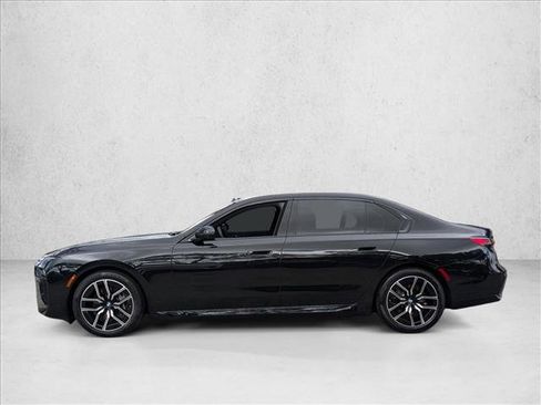 Used 2024 BMW 740i image 9