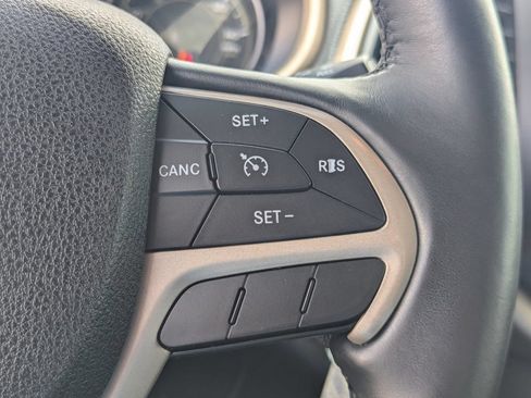 Used 2016 Jeep Cherokee Sport w/ Cold Weather Group AWD/4WD image 17