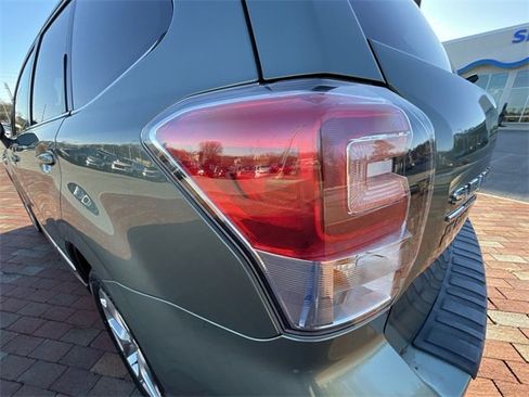 Used 2018 Subaru Forester 2.5i Touring w/ Popular Package #3B image 11