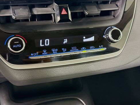 Used 2020 Toyota Corolla LE FWD image 17