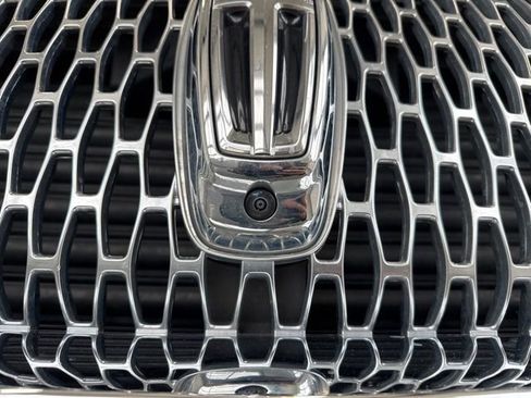 Used 2023 Lincoln Navigator Reserve AWD/4WD image 3