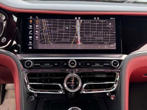 Used 2024 Bentley Flying Spur V8 AWD/4WD image 21