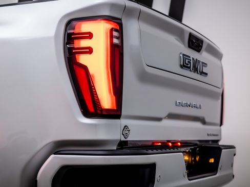 Used 2025 GMC Sierra 3500 Denali Ultimate AWD/4WD image 13