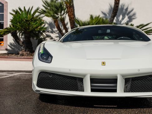 Used 2017 Ferrari 488 GTB image 9
